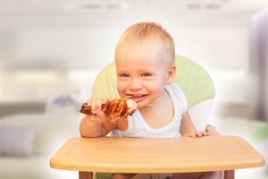 10 продуктів, які не можна їсти дітям до 3 років